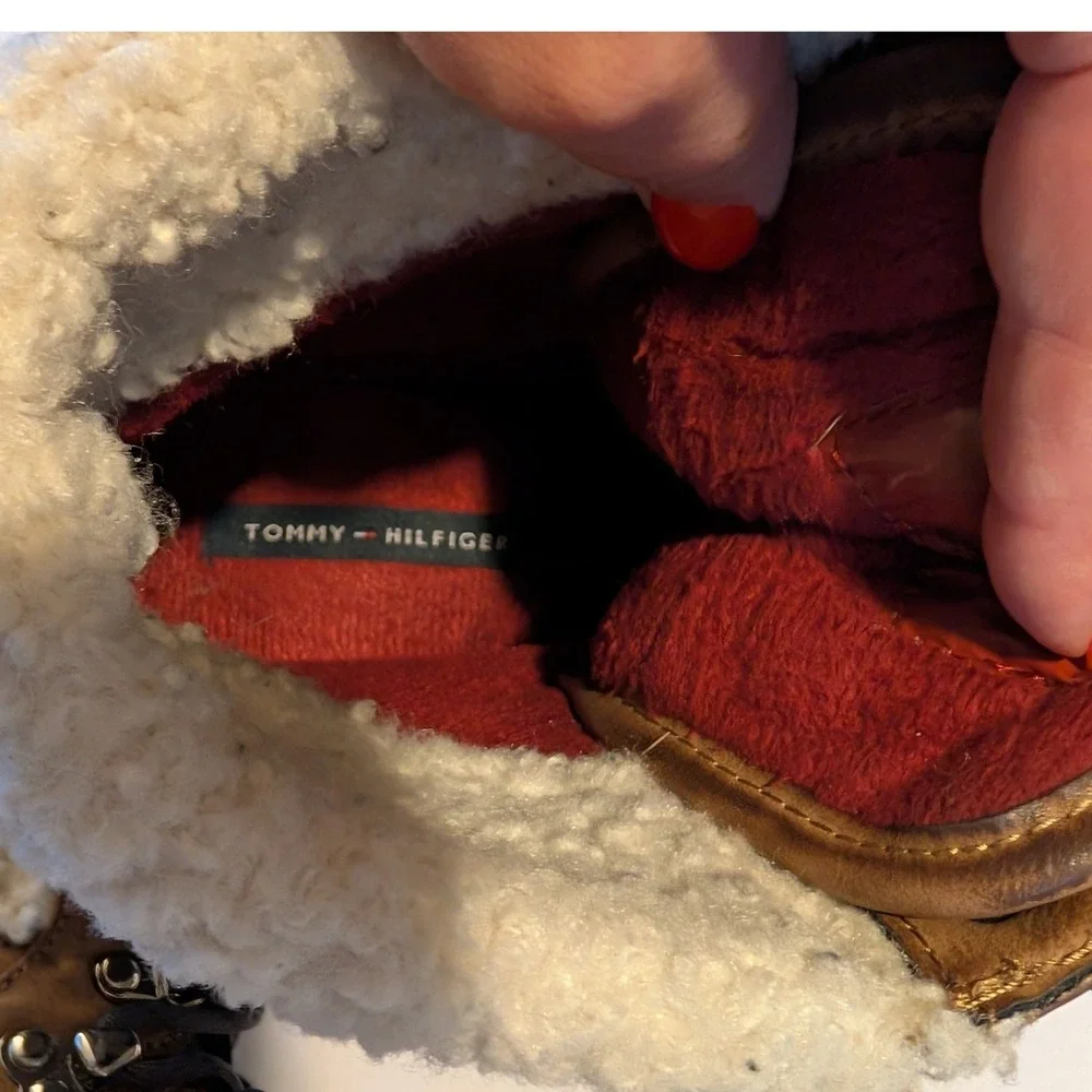 Tommy Hilfiger TWRIAN2 Duck Boots Faux Fur Trim Winter Snow Brown Grey Size 8M